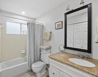 1015 E Yager Ln - Photo Thumbnail 16