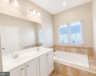 1743 Theale Way - Photo Thumbnail 20