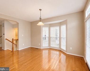 1743 Theale Way - Photo Thumbnail 8