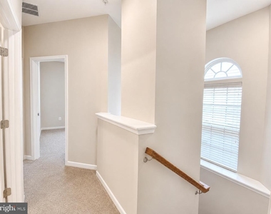 1743 Theale Way - Photo Thumbnail 15