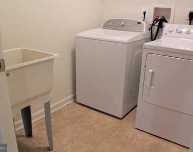 1743 Theale Way - Photo Thumbnail 27