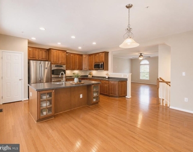 1743 Theale Way - Photo Thumbnail 6