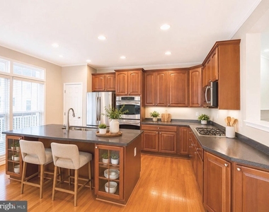 1743 Theale Way - Photo Thumbnail 5
