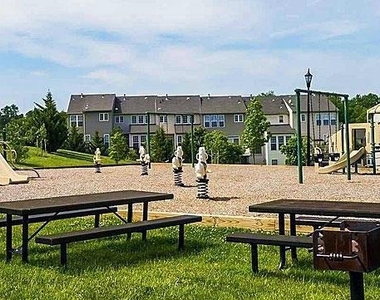 1743 Theale Way - Photo Thumbnail 30