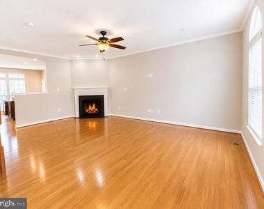 1743 Theale Way - Photo Thumbnail 13