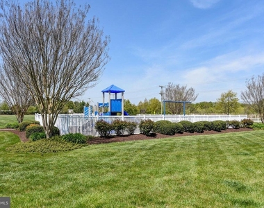 33106 N Village Loop - Photo Thumbnail 5