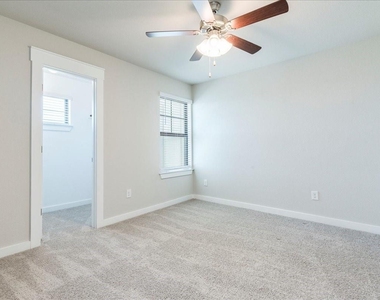 496 Fieldwood Dr - Photo Thumbnail 18