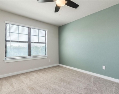 496 Fieldwood Dr - Photo Thumbnail 16