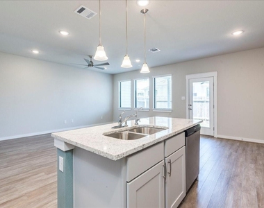 496 Fieldwood Dr - Photo Thumbnail 9
