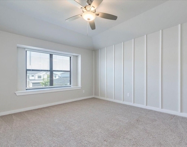 496 Fieldwood Dr - Photo Thumbnail 13
