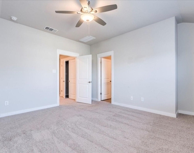 496 Fieldwood Dr - Photo Thumbnail 14