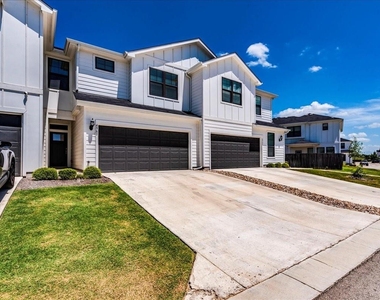 496 Fieldwood Dr - Photo Thumbnail 1