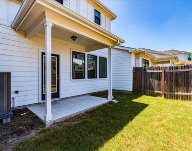 496 Fieldwood Dr - Photo Thumbnail 23
