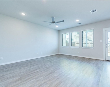496 Fieldwood Dr - Photo Thumbnail 11