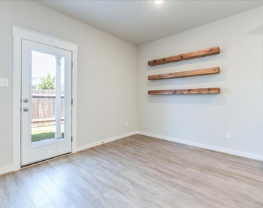 496 Fieldwood Dr - Photo Thumbnail 10