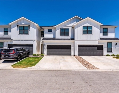 496 Fieldwood Dr - Photo Thumbnail 2