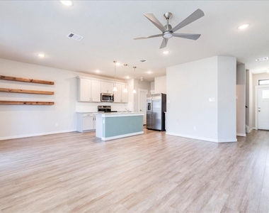 496 Fieldwood Dr - Photo Thumbnail 8