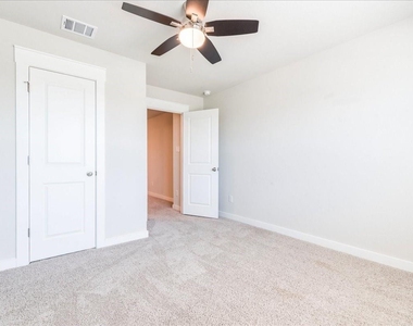 496 Fieldwood Dr - Photo Thumbnail 17