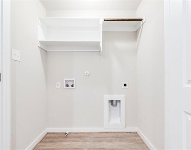 496 Fieldwood Dr - Photo Thumbnail 21
