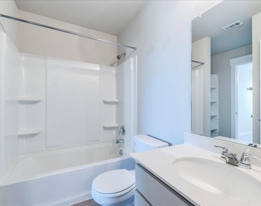 496 Fieldwood Dr - Photo Thumbnail 19