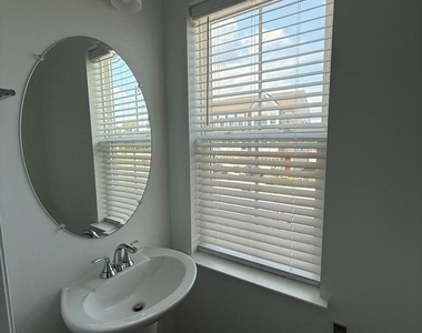 534 Rosemary Circle - Photo Thumbnail 9