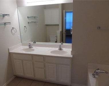 16100 S Great Oaks Dr - Photo Thumbnail 11