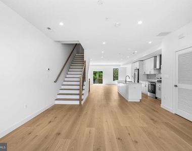 2532 Elvans Road Se - Photo Thumbnail 34