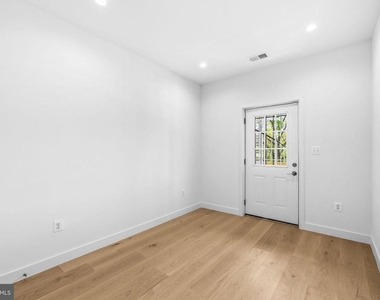 2532 Elvans Road Se - Photo Thumbnail 11