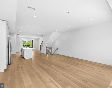 2532 Elvans Road Se - Photo Thumbnail 23