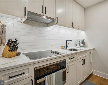 1211 Van Street Se - Photo Thumbnail 1