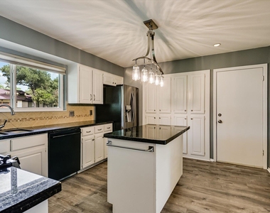 11711 Three Oaks Trl - Photo Thumbnail 7