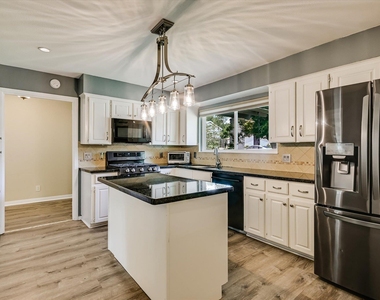 11711 Three Oaks Trl - Photo Thumbnail 6