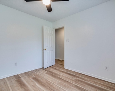 1306 Glenda Dr - Photo Thumbnail 15