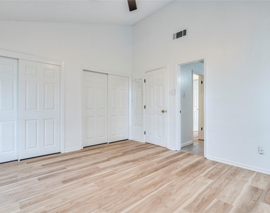 1306 Glenda Dr - Photo Thumbnail 10