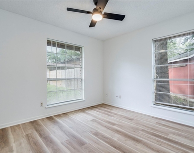 1306 Glenda Dr - Photo Thumbnail 12