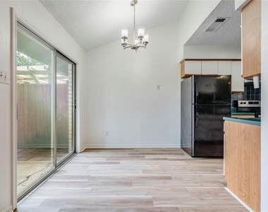 1306 Glenda Dr - Photo Thumbnail 6