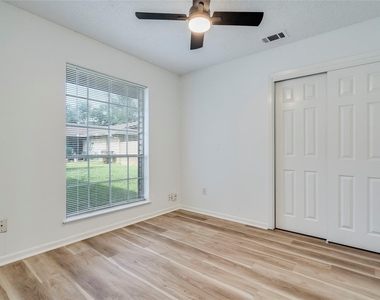 1306 Glenda Dr - Photo Thumbnail 14