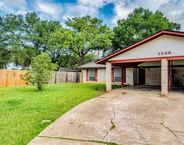 1306 Glenda Dr - Photo Thumbnail 23