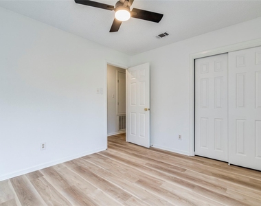 1306 Glenda Dr - Photo Thumbnail 13