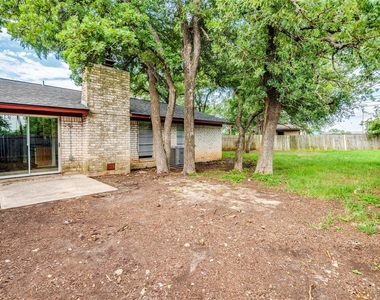1306 Glenda Dr - Photo Thumbnail 18