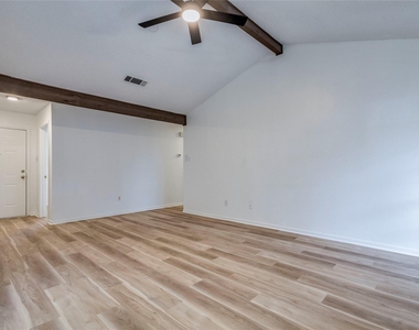 1306 Glenda Dr - Photo Thumbnail 5
