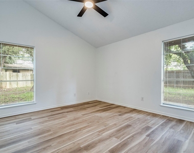 1306 Glenda Dr - Photo Thumbnail 9