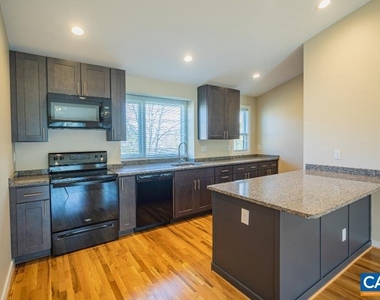 630 Park St - Photo Thumbnail 5
