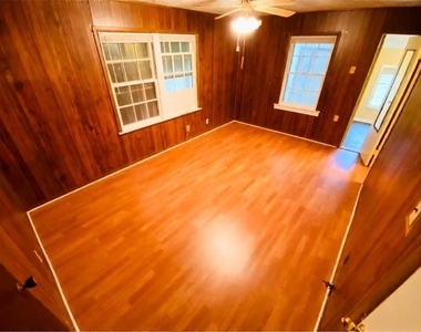 365 E Irby St - Photo Thumbnail 19