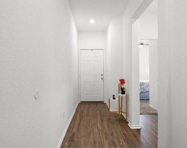 104 Blue Blaze Trl - Photo Thumbnail 1