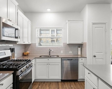 104 Blue Blaze Trl - Photo Thumbnail 4