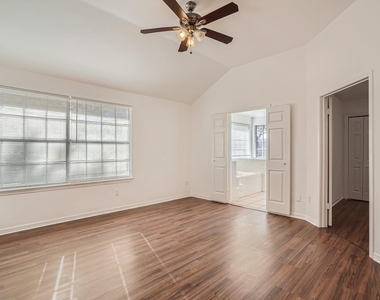 811 Canyon Bend Rd - Photo Thumbnail 4