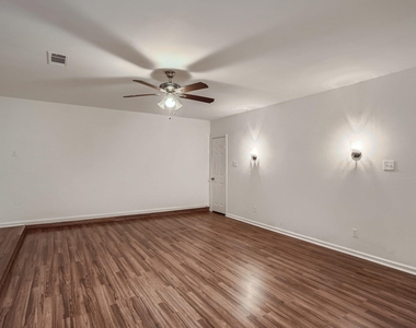 811 Canyon Bend Rd - Photo Thumbnail 6