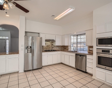 811 Canyon Bend Rd - Photo Thumbnail 3