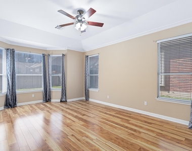 620 Middle Creek Dr - Photo Thumbnail 15